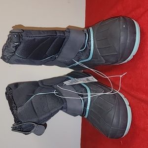 NWT Kids Winter Boots Cat & Jack size 6. THERMOLITE insulated